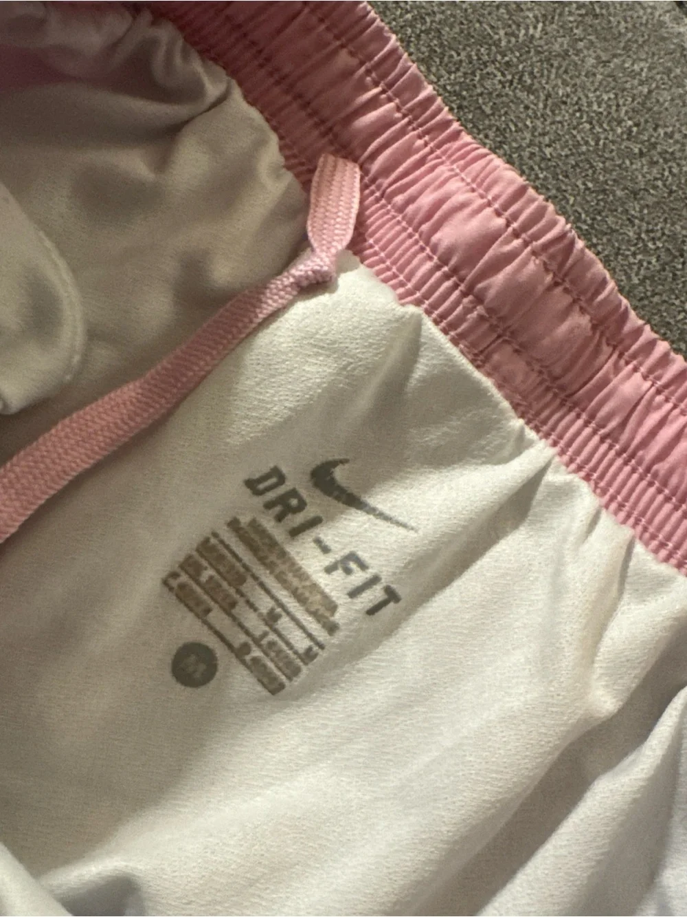 NIKE WOMENS MEDIUM RUNNING SHORTS EUC